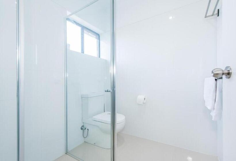 اتاق خانوادگی, Casa Nostra Motel Mackay