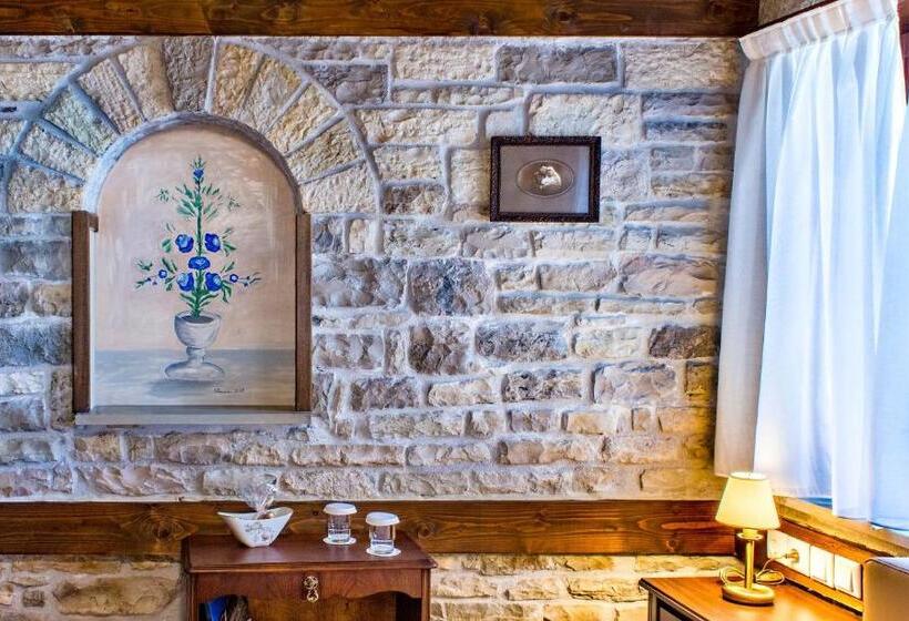 غرفة قياسية, Gioraldi Art