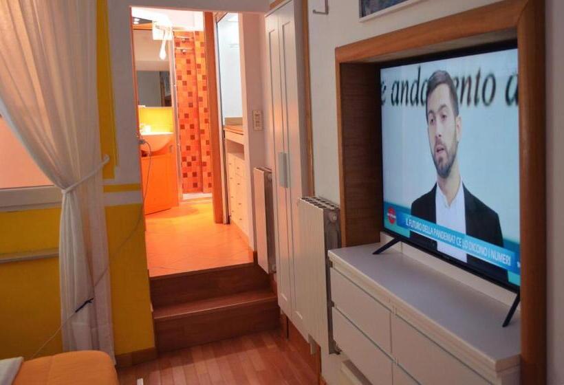 スタンダードトリプルルーム, B&b Degli Artisti