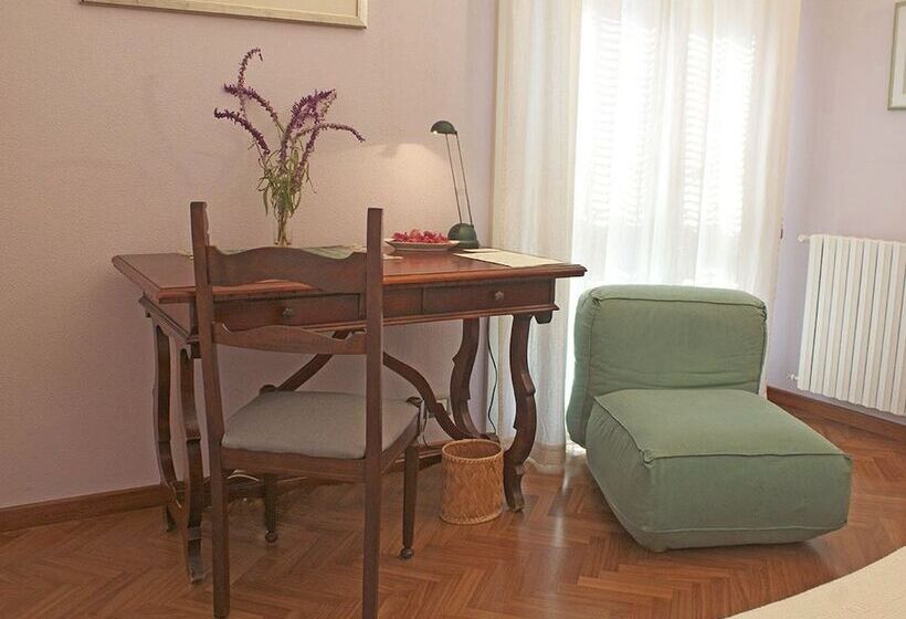 スタンダードルーム, B&b Velardi