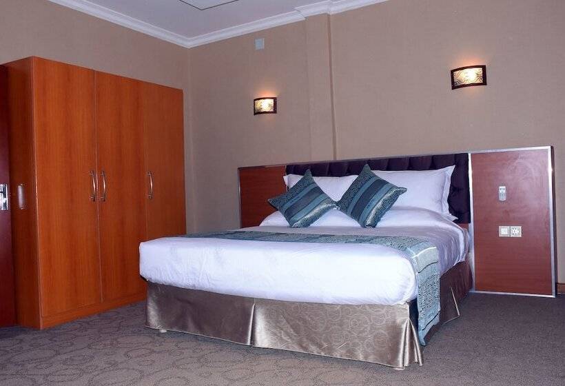 اتاق لوکس, Kim