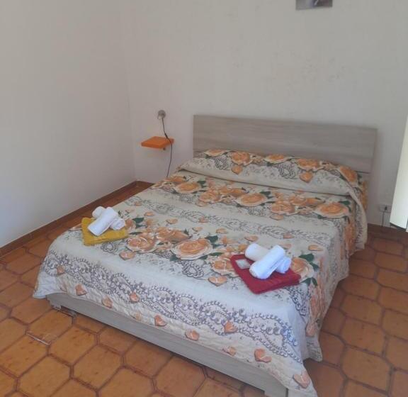 اتاق استاندارد با سرویس بهداشتی مشترک, Bed And Fly Aeroporto Catania Reception H24