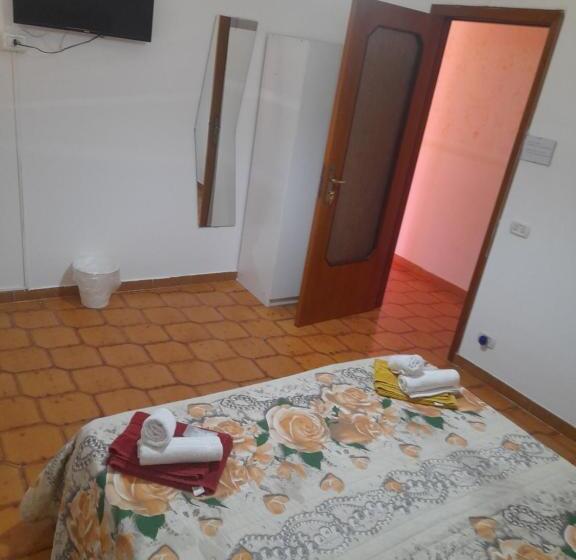 اتاق استاندارد با سرویس بهداشتی مشترک, Bed And Fly Aeroporto Catania Reception H24