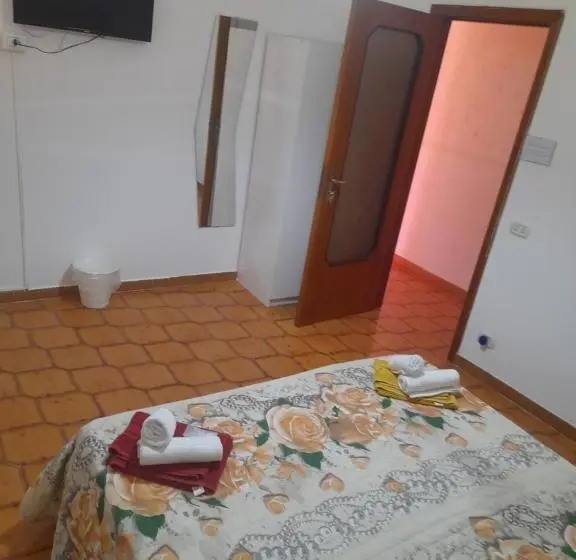 اتاق استاندارد با سرویس بهداشتی مشترک, Bed And Fly Aeroporto Catania Reception H24