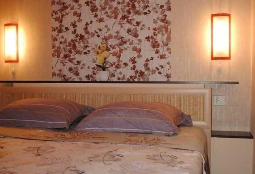 جناح جونيور, 12 Months