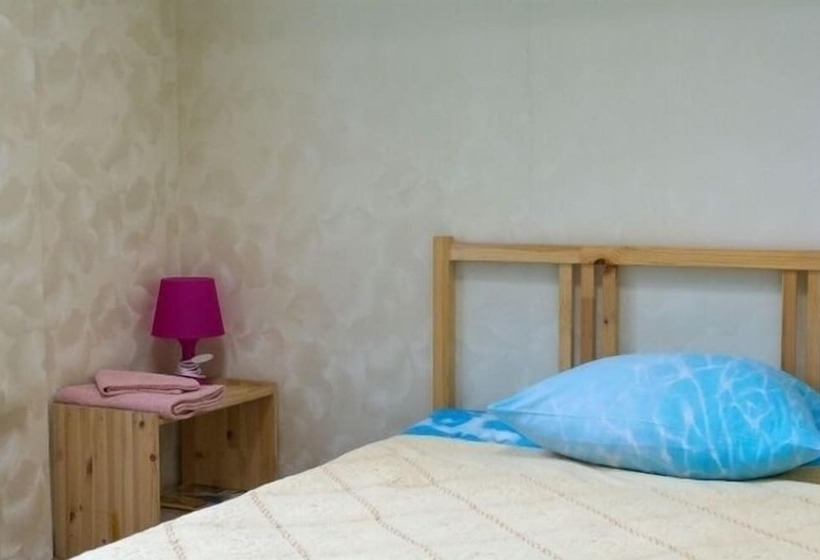 חדר סטנדרט, 12 Months