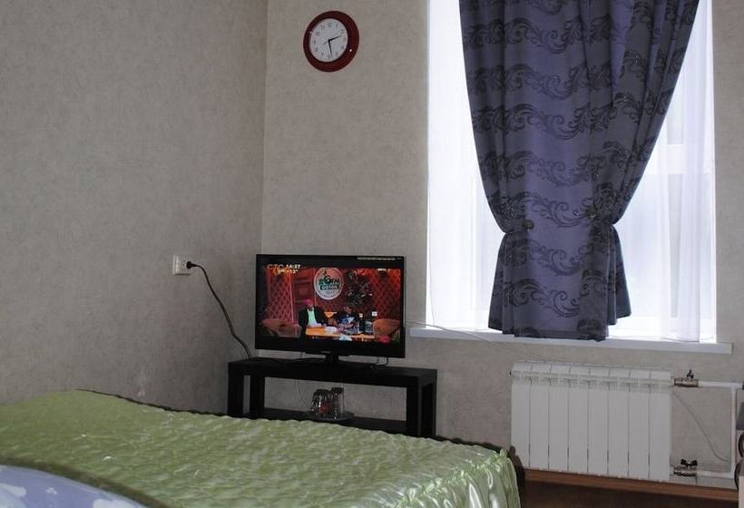 חדר סטנדרט, 12 Months