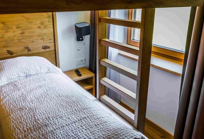 جناح عائلي, Sport