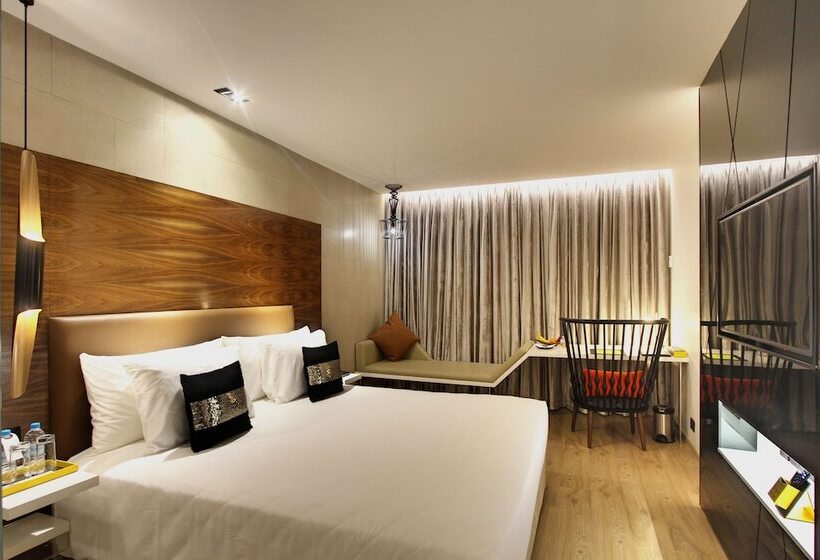غرفة ديلوكس مطلة على البحيرة, Radisson Bengaluru City Center