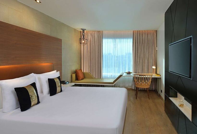 غرفة ديلوكس مطلة على البحيرة, Radisson Bengaluru City Center
