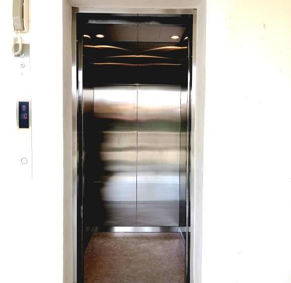 غرفة قياسية سرير كينج, Agro