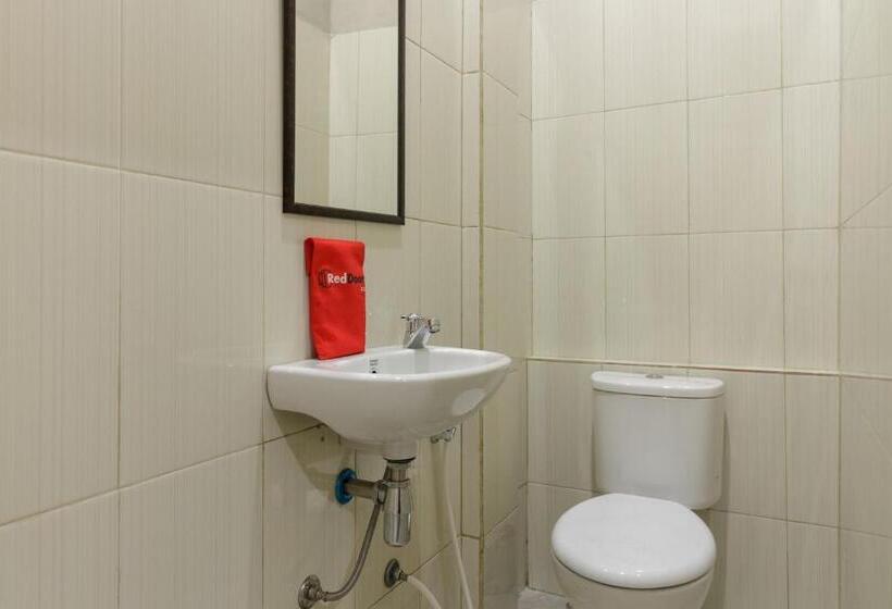 Номер Стандарт, Reddoorz Near Puri Indah Mall