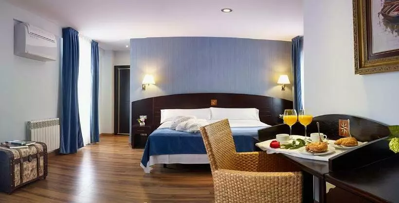 Business Junior Suite, 40 Nudos