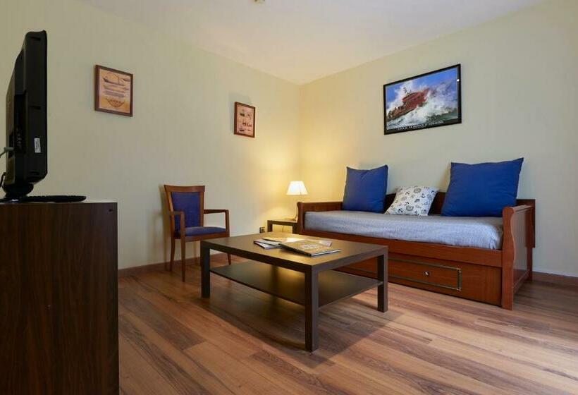 اتاق خانوادگی, La Serrana, Antiguo 40 Nudos