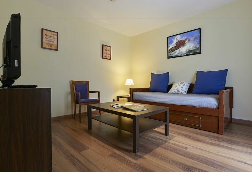 اتاق خانوادگی, La Serrana, Antiguo 40 Nudos