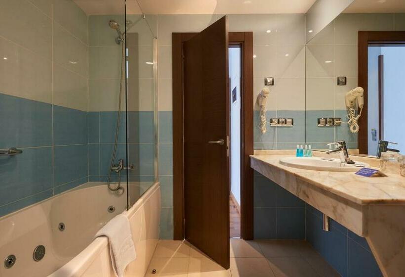 Quarto Triplo Estandar, La Serrana, Antiguo 40 Nudos