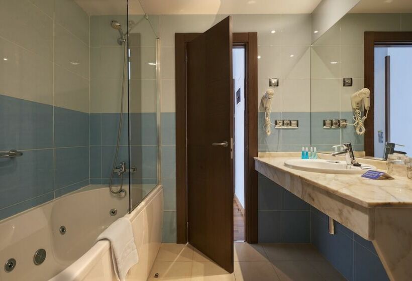 Quarto Triplo Estandar, La Serrana, Antiguo 40 Nudos