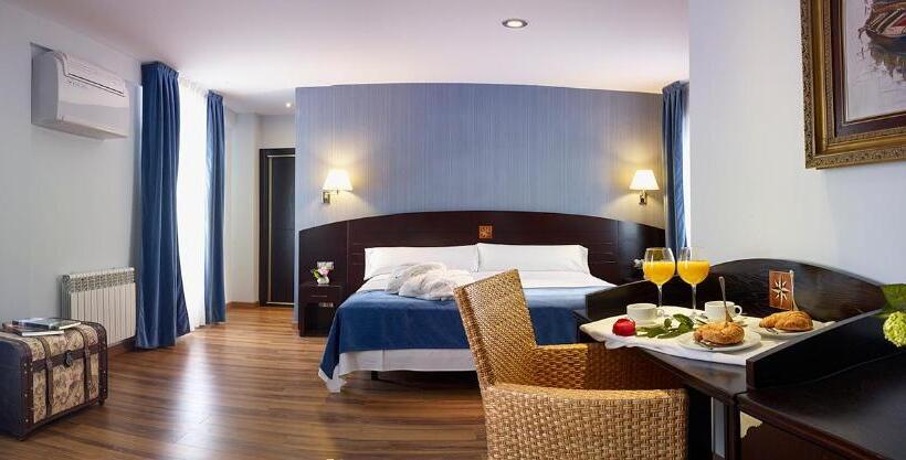 سوییت جونیور اجرایی, La Serrana, Antiguo 40 Nudos