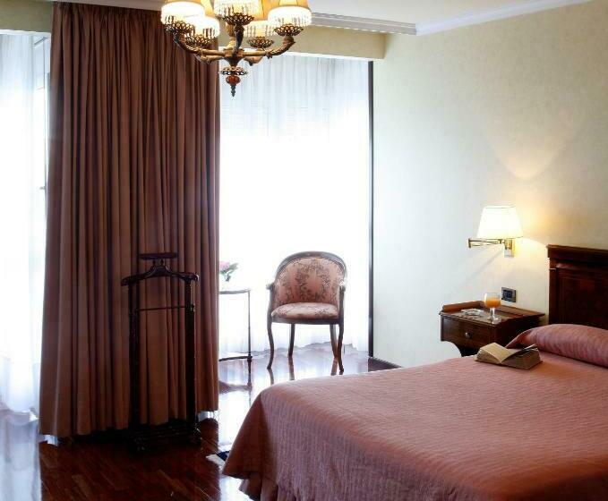 غرفة قياسية مطلّة علي البحر, Alcomar