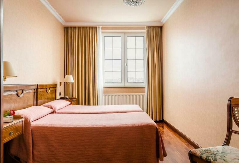 غرفة قياسية مطلّة علي البحر, Alcomar