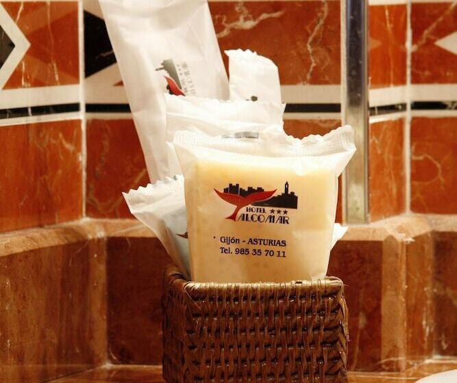 غرفة قياسية مطلّة علي البحر, Alcomar