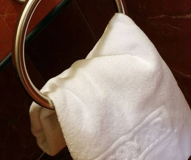 غرفة قياسية مطلّة علي البحر, Alcomar