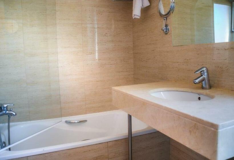 标准间, Faranda Marsol Candás