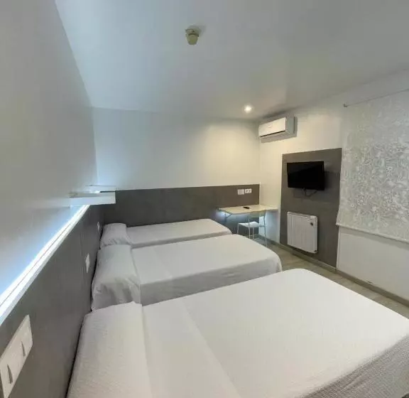 اتاق استاندارد سه نفره, Condedu