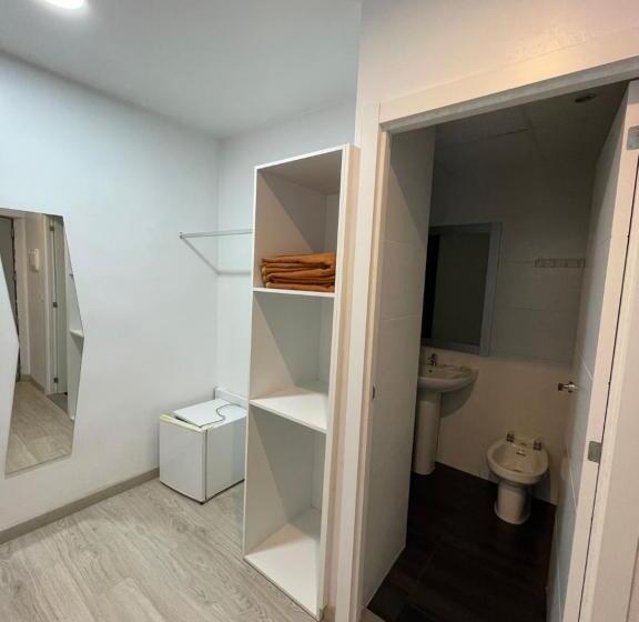 اتاق استاندارد سه نفره, Condedu