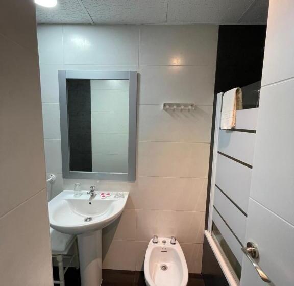 اتاق استاندارد سه نفره, Condedu