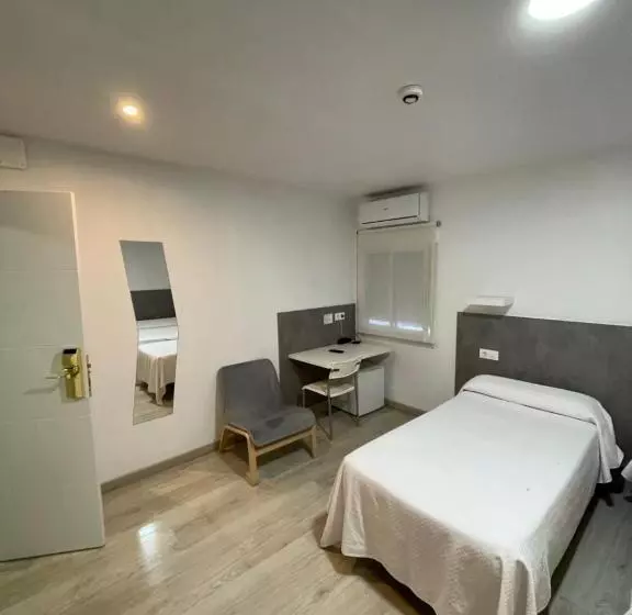 اتاق استاندارد سه نفره, Condedu