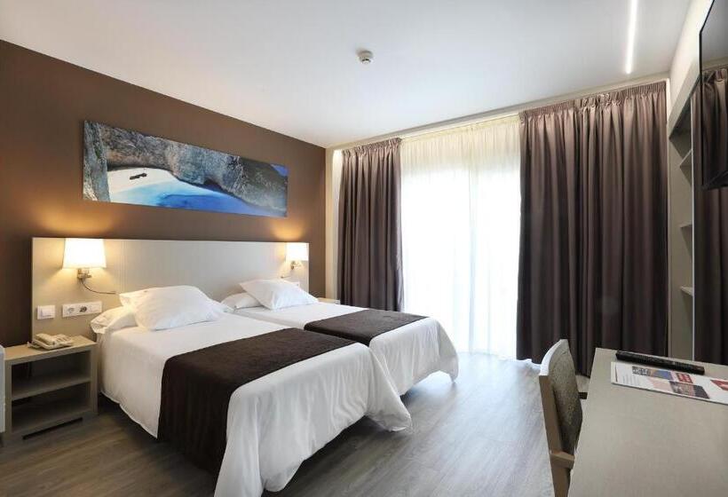 חדר סטנדרט מותאם לאדם עם מוגבלויות, Helios Benidorm