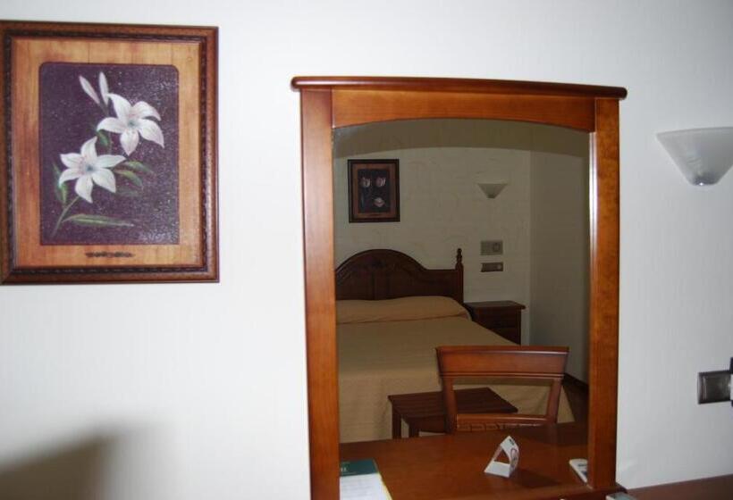 标准单人间, Heredero