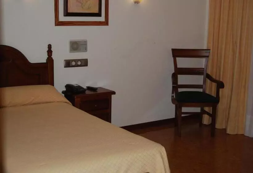 Chambre Standard Individuelle, Heredero