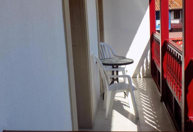 غرفة قياسية مطلّة علي البحر مزوَّدة بشُرفة, Imperial