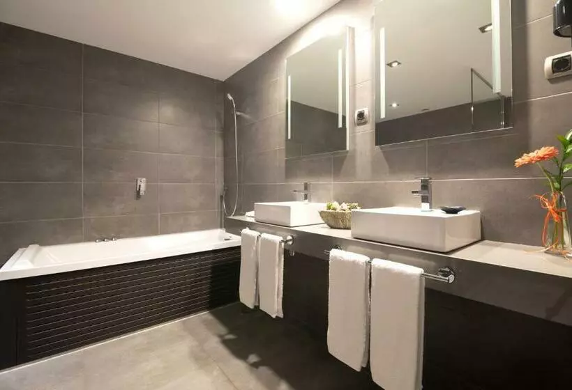 سوئیت جونیور با ماساژ آبی, Isla Mallorca & Spa