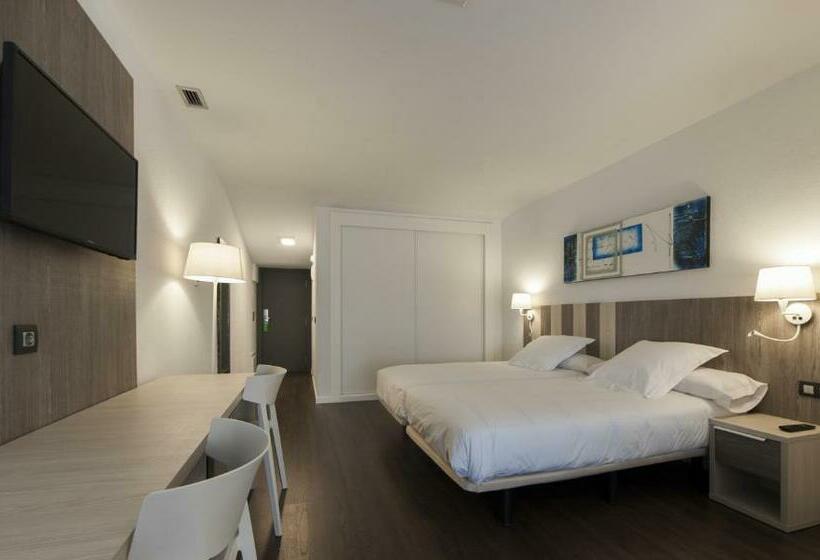 标准三人间, La Palma De Llanes