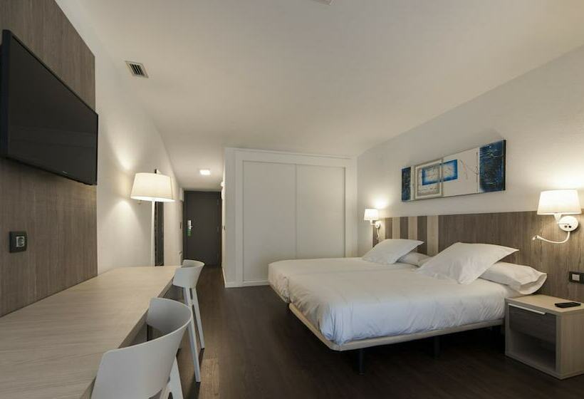 标准三人间, La Palma De Llanes