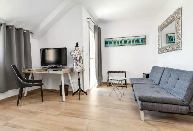 اتاق استاندارد چهار تخته, Madrid