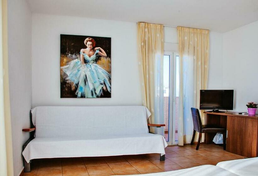 اتاق استاندارد چهار تخته, Madrid