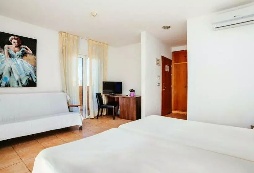 اتاق استاندارد چهار تخته, Madrid