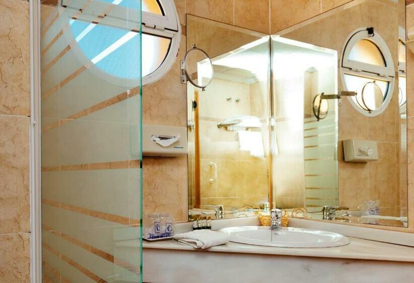 اتاق استاندارد چهار تخته, Madrid