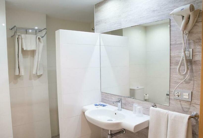 اتاق استاندارد, Melina