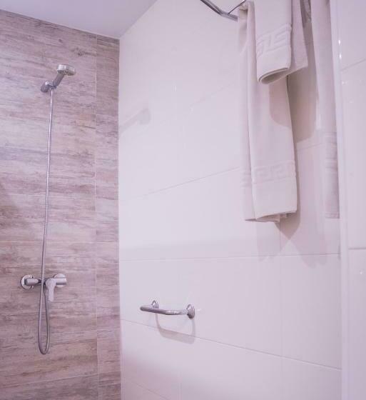 اتاق استاندارد, Melina