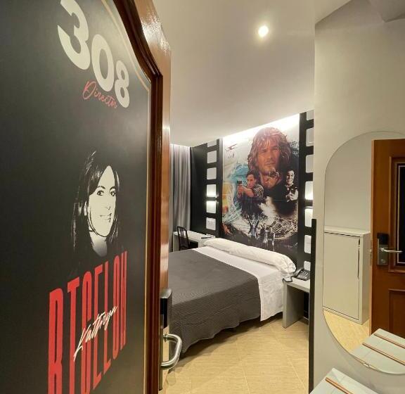 اتاق استاندارد سه نفره, Paula Films Collection