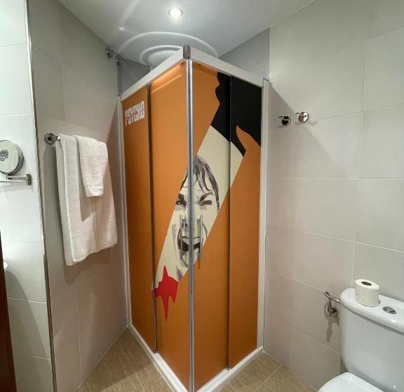 اتاق استاندارد یک نفره, Paula Films Collection