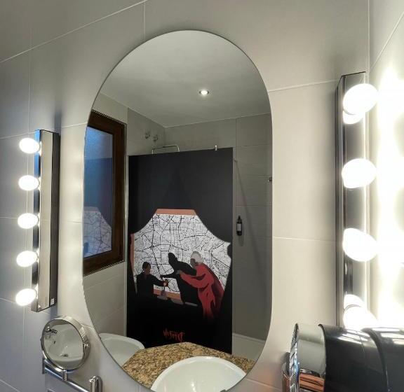 اتاق استاندارد, Paula Films Collection