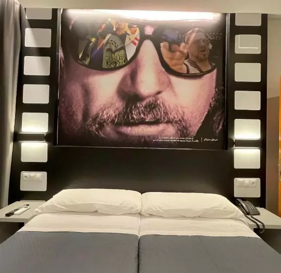 Habitación Estándar, Paula Films Collection