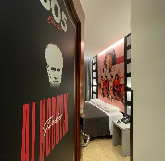 اتاق استاندارد, Paula Films Collection