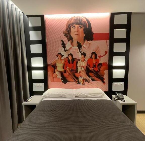 اتاق استاندارد, Paula Films Collection